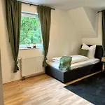 Haus Am Wald Mit Whirlpool, Garten, Kamin Und Voll Ausgestatteter Kueche 펜션 *