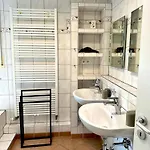 Haus Am Wald Mit Whirlpool, Garten, Kamin Und Voll Ausgestatteter Kueche 펜션 슈톨베르크