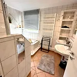 Haus Am Wald Mit Whirlpool, Garten, Kamin Und Voll Ausgestatteter Kueche 펜션