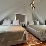 Haus Am Wald Mit Whirlpool, Garten, Kamin Und Voll Ausgestatteter Kueche 펜션