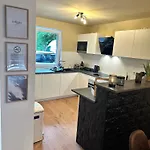 펜션 Haus Am Wald Mit Whirlpool, Garten, Kamin Und Voll Ausgestatteter Kueche