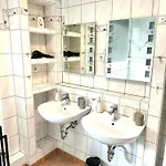 Haus Am Wald Mit Whirlpool, Garten, Kamin Und Voll Ausgestatteter Kueche 펜션 *