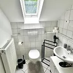 Haus Am Wald Mit Whirlpool, Garten, Kamin Und Voll Ausgestatteter Kueche 펜션