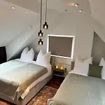 Haus Am Wald Mit Whirlpool, Garten, Kamin Und Voll Ausgestatteter Kueche 펜션