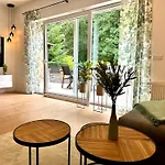 Haus Am Wald Mit Whirlpool, Garten, Kamin Und Voll Ausgestatteter Kueche *