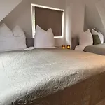 펜션 Haus Am Wald Mit Whirlpool, Garten, Kamin Und Voll Ausgestatteter Kueche 슈톨베르크