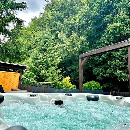 Haus Am Wald Mit Whirlpool, Garten, Kamin Und Voll Ausgestatteter Kueche