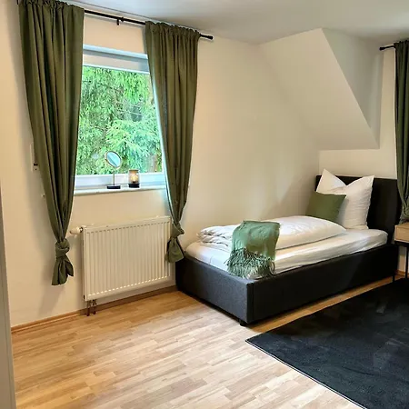 Haus Am Wald Mit Whirlpool, Garten, Kamin Und Voll Ausgestatteter Kueche Prázdninový dům *