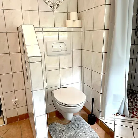 Prázdninový dům Haus Am Wald Mit Whirlpool, Garten, Kamin Und Voll Ausgestatteter Kueche