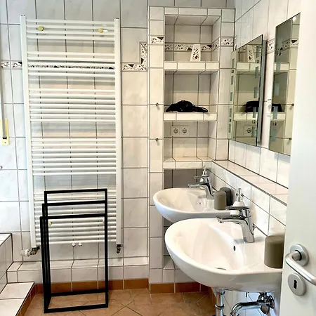 Haus Am Wald Mit Whirlpool, Garten, Kamin Und Voll Ausgestatteter Kueche Prázdninový dům Stolberg (Rhineland)