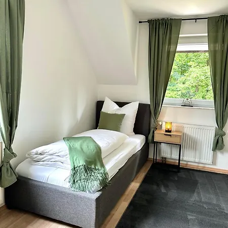 Prázdninový dům Haus Am Wald Mit Whirlpool, Garten, Kamin Und Voll Ausgestatteter Kueche