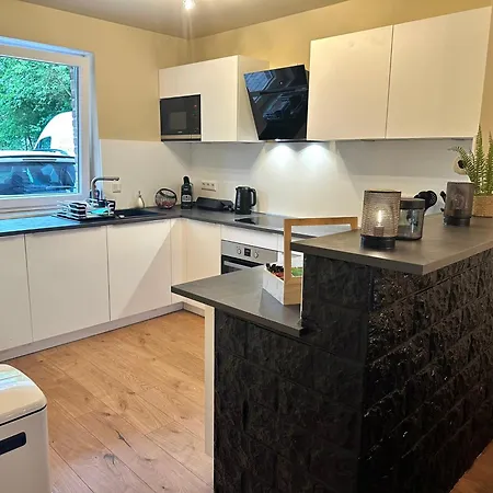 Haus Am Wald Mit Whirlpool, Garten, Kamin Und Voll Ausgestatteter Kueche Prázdninový dům *