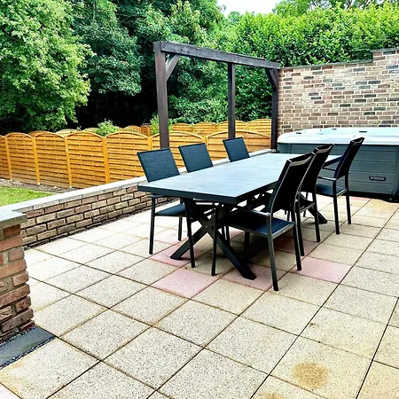 Haus Am Wald Mit Whirlpool, Garten, Kamin Und Voll Ausgestatteter Kueche Prázdninový dům