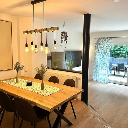 Haus Am Wald Mit Whirlpool, Garten, Kamin Und Voll Ausgestatteter Kueche