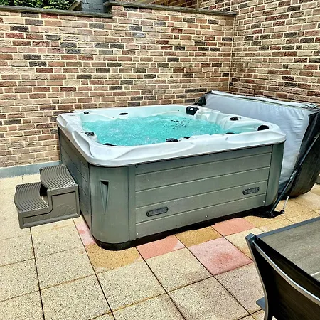 Haus Am Wald Mit Whirlpool, Garten, Kamin Und Voll Ausgestatteter Kueche Prázdninový dům *