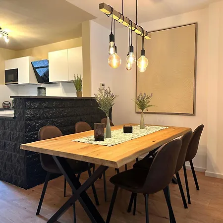 Haus Am Wald Mit Whirlpool, Garten, Kamin Und Voll Ausgestatteter Kueche