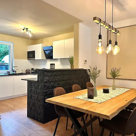 Haus Am Wald Mit Whirlpool, Garten, Kamin Und Voll Ausgestatteter Kueche Prázdninový dům