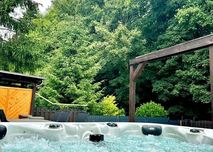 Haus Am Wald Mit Whirlpool, Garten, Kamin Und Voll Ausgestatteter Kueche