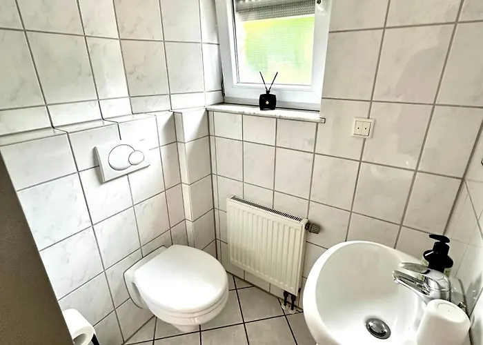 Feriehus Haus Am Wald Mit Whirlpool, Garten, Kamin Und Voll Ausgestatteter Kueche *