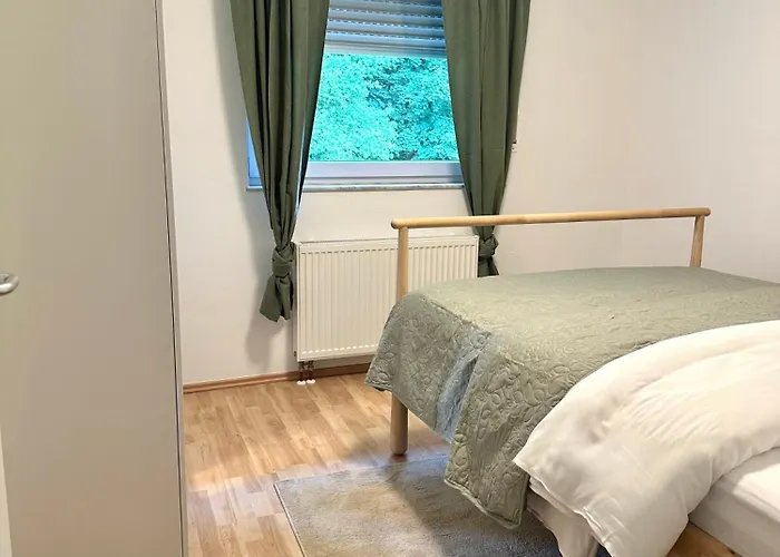 Haus Am Wald Mit Whirlpool, Garten, Kamin Und Voll Ausgestatteter Kueche Stolberg (Rhineland)