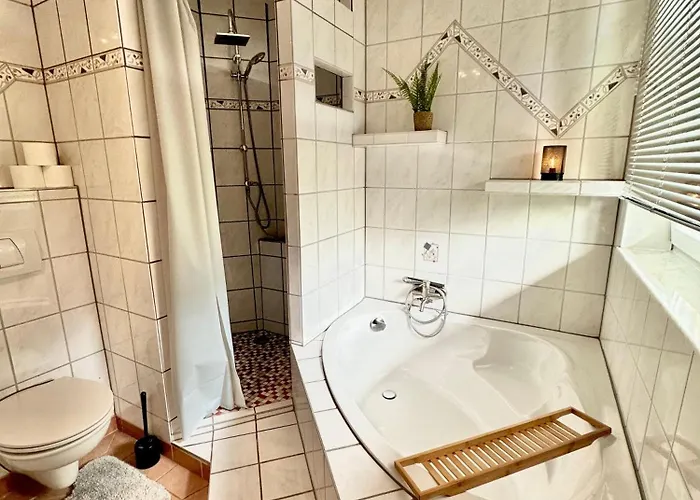 Haus Am Wald Mit Whirlpool, Garten, Kamin Und Voll Ausgestatteter Kueche Feriehus *