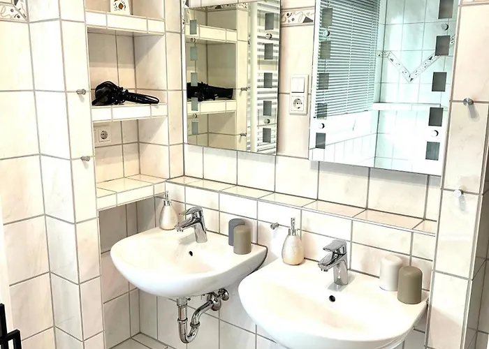 Haus Am Wald Mit Whirlpool, Garten, Kamin Und Voll Ausgestatteter Kueche Feriehus *