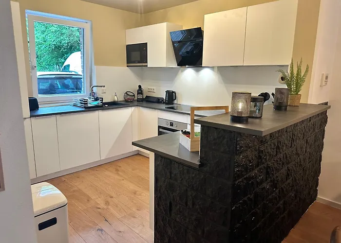 Haus Am Wald Mit Whirlpool, Garten, Kamin Und Voll Ausgestatteter Kueche Feriehus *