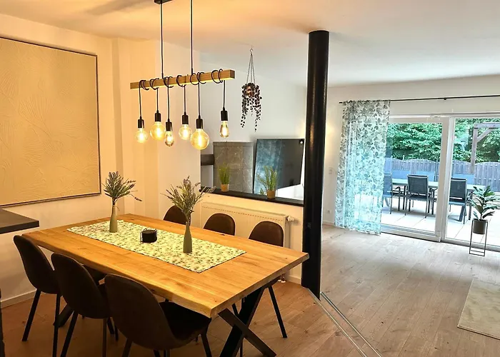 Haus Am Wald Mit Whirlpool, Garten, Kamin Und Voll Ausgestatteter Kueche