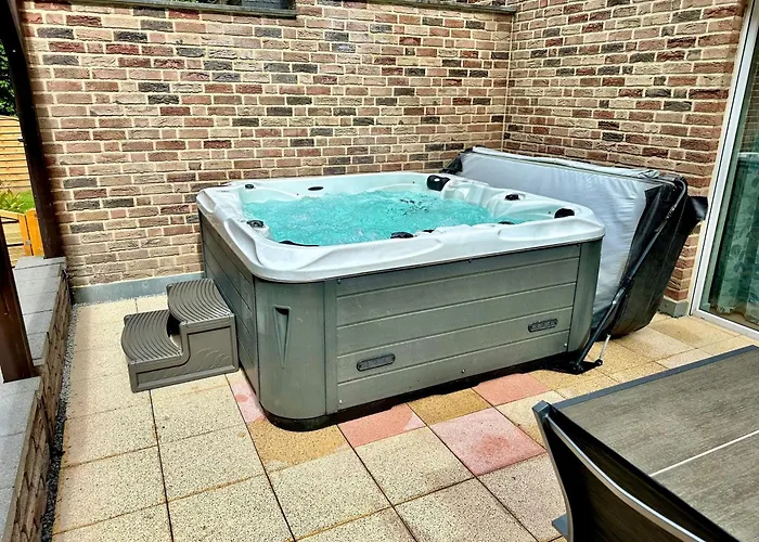 Haus Am Wald Mit Whirlpool, Garten, Kamin Und Voll Ausgestatteter Kueche Feriehus *