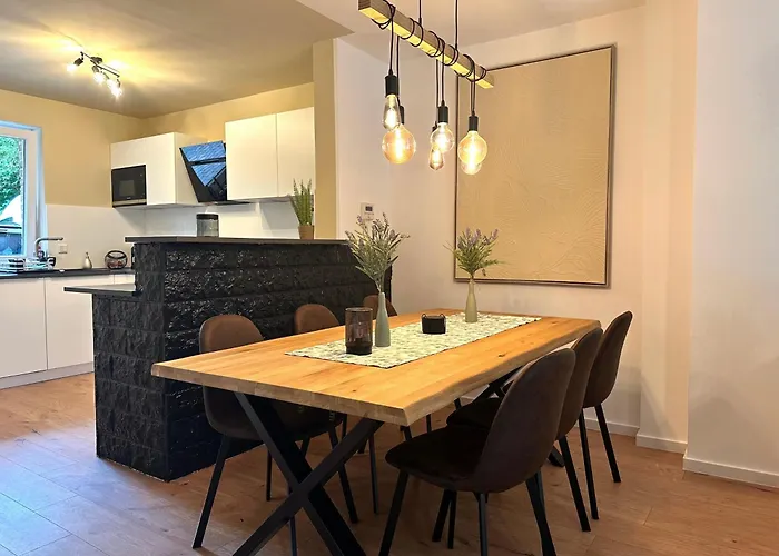 Haus Am Wald Mit Whirlpool, Garten, Kamin Und Voll Ausgestatteter Kueche