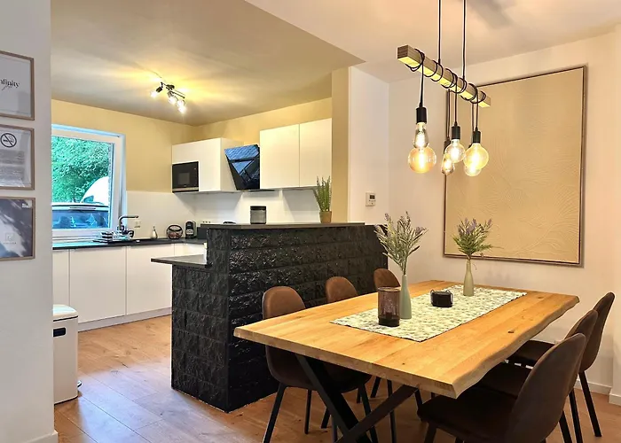 Haus Am Wald Mit Whirlpool, Garten, Kamin Und Voll Ausgestatteter Kueche Feriehus